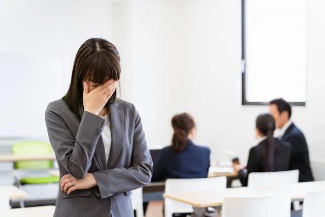 問題社員がいる場合の対応はどうすればいい?注意点などを解説